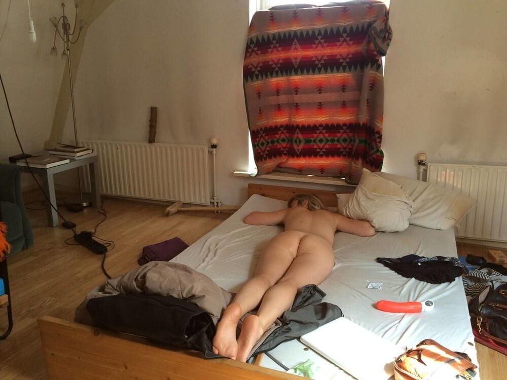 たくさんの眠っているお尻