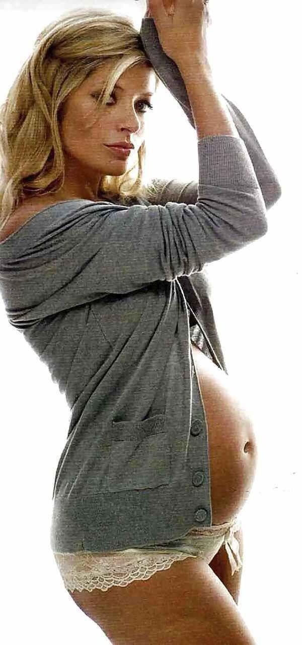 セクシーな妊娠中のイギリスのイギリスのホリー・ウィロビー・レイチェル・ライリー