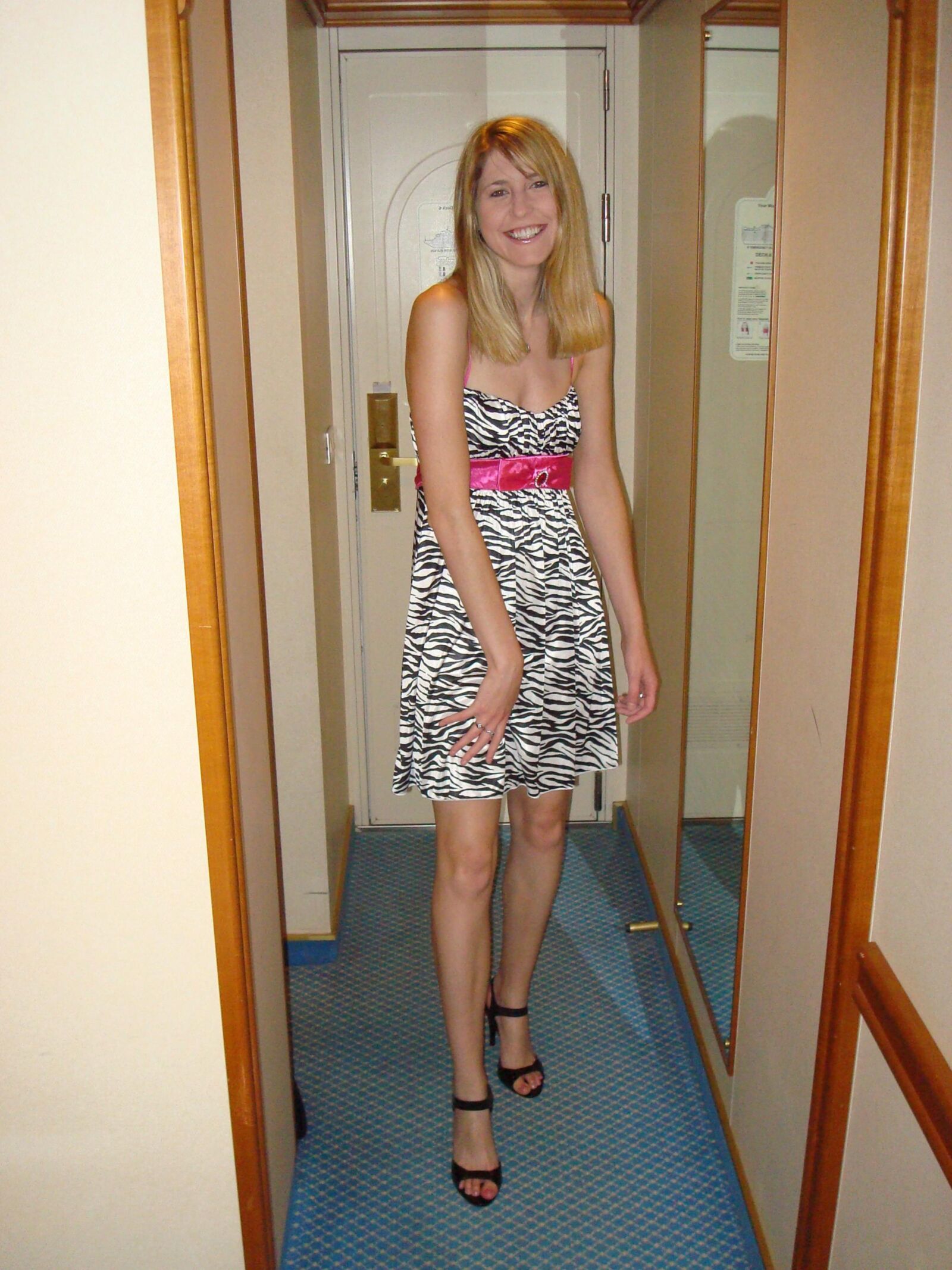 Beautiful girlfriend Courtney exposed
