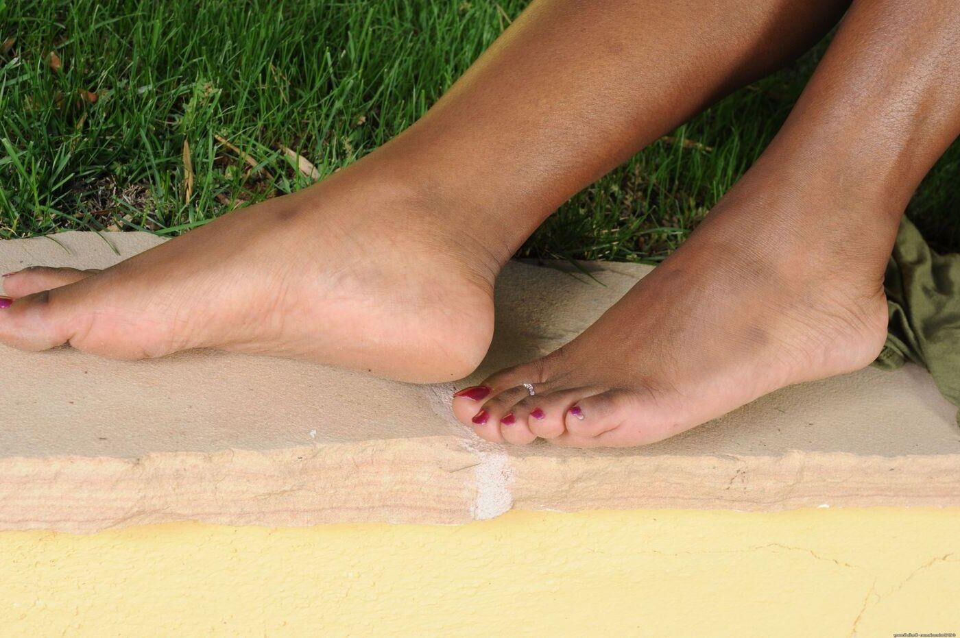 Anna’s Foxy Feet