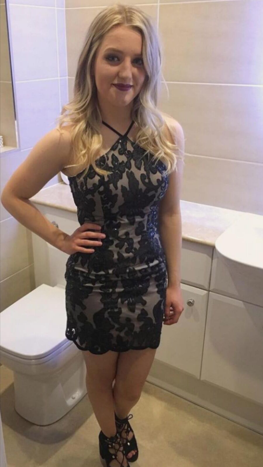 Babes blondes sexy que j'adorerais m'humilier