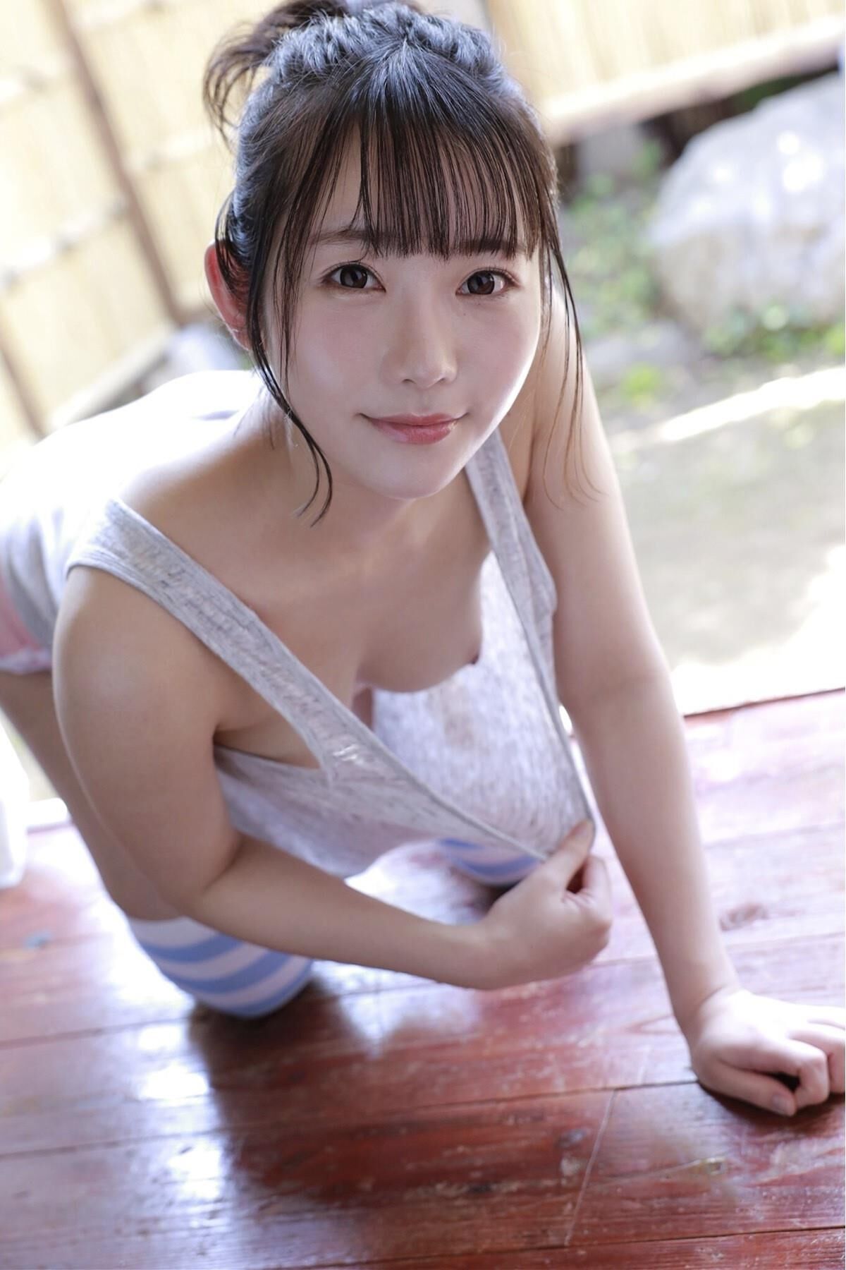 Yui Shirasaka revelou férias de verão no campo