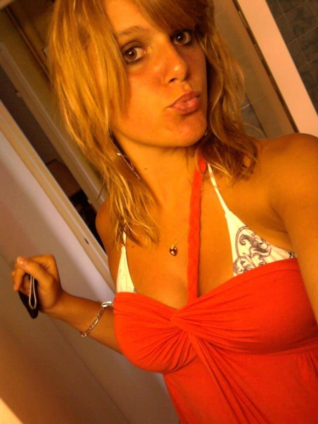 Nudes et sexe de chambre blonde