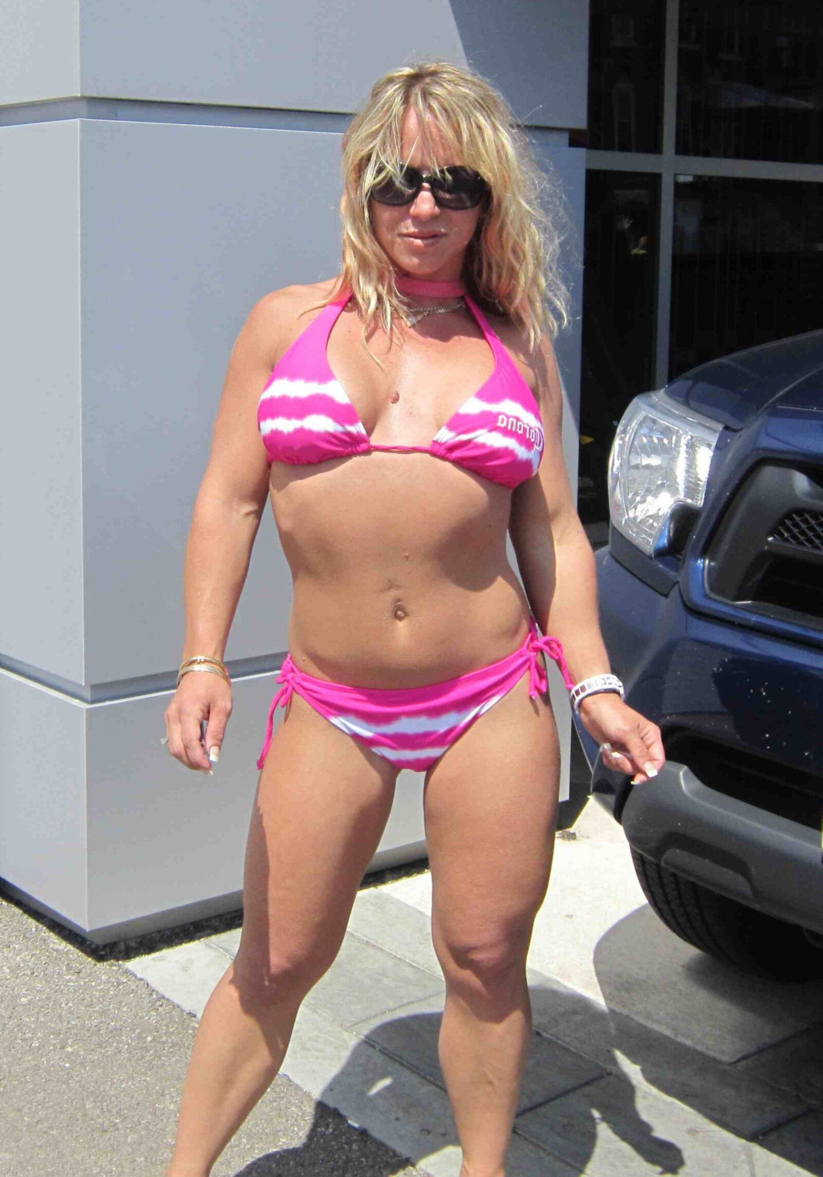 Blonde Big Tit Milf Teaches Jessie Bikini Teen Wanker Lessons
