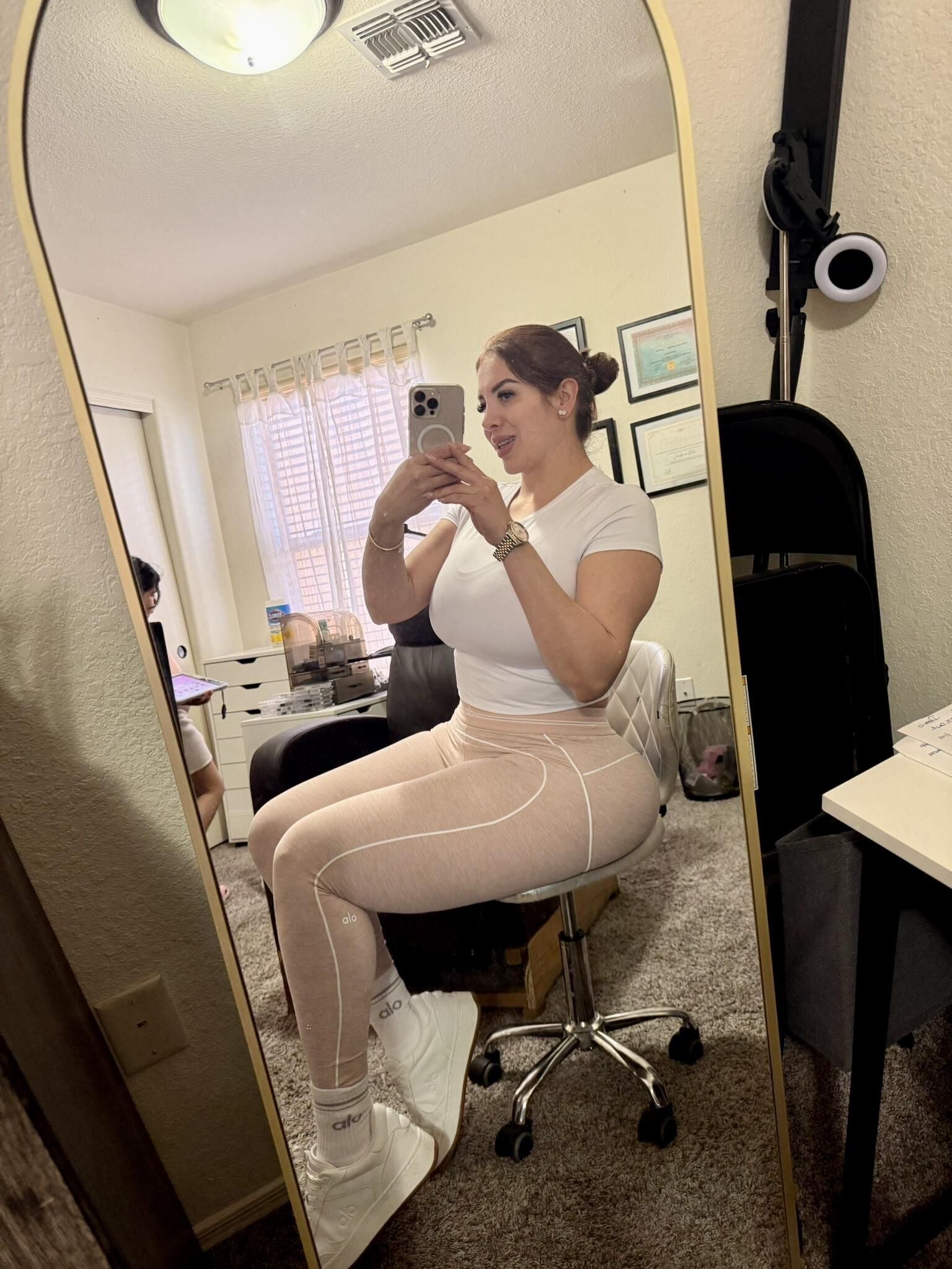 チモの巨大なお尻ビッグブーブセクシーなブルネットBBWアナルミルフミックスホットS