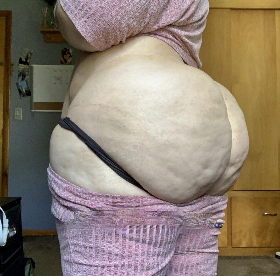 ターニャ巨大なお尻小さなおっぱい角質セクシーなBBWミルフミックスホットショット