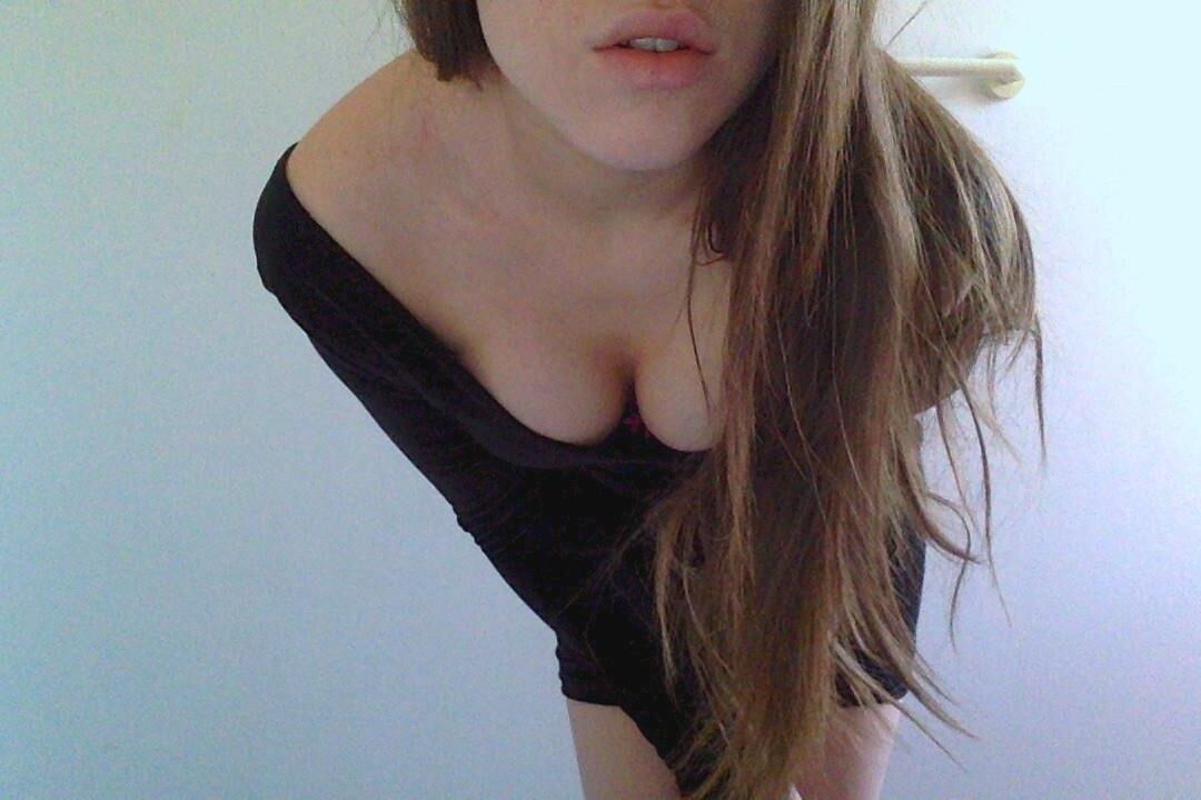 Sexy girlfriend selfshot nudes