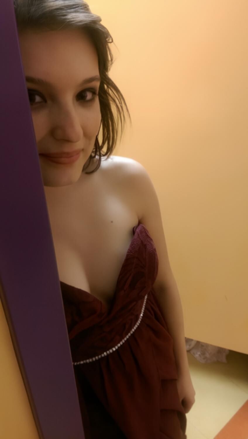 Kira wants to be a webslut!