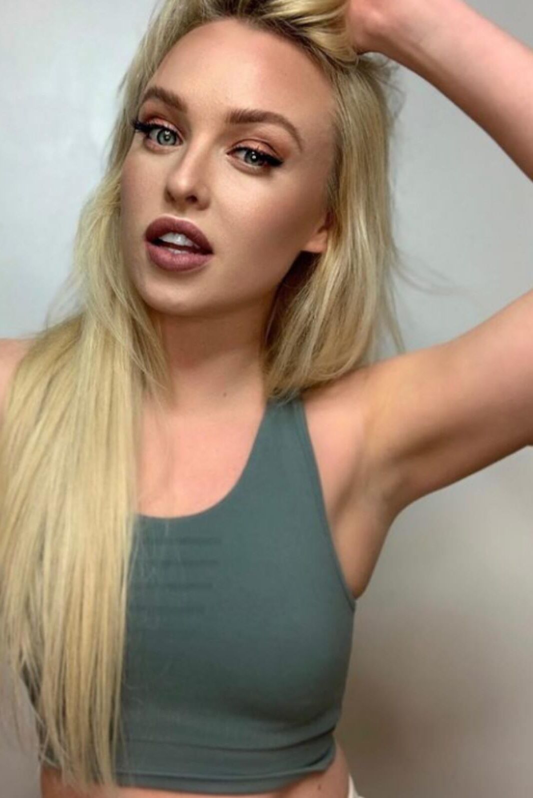 Babes blondes sexy que j'adorerais m'humilier