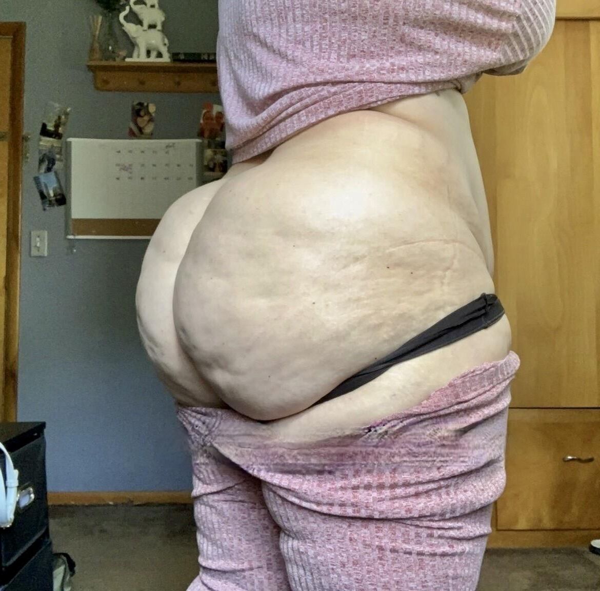 ターニャ巨大なお尻小さなおっぱい角質セクシーなBBWミルフミックスホットショット