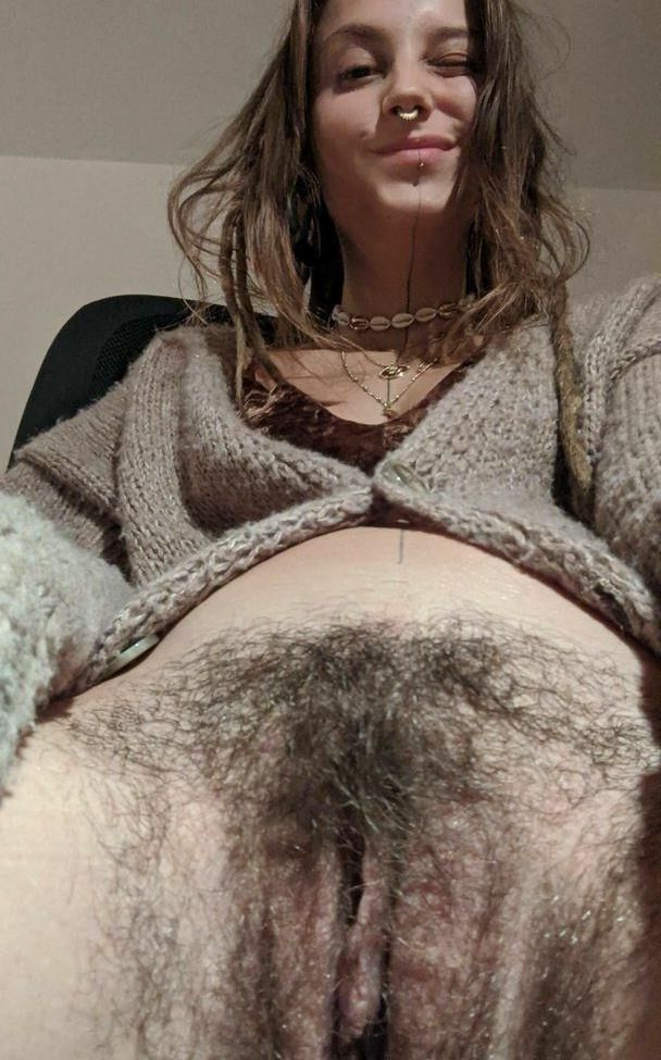 Chienne hippie poilue