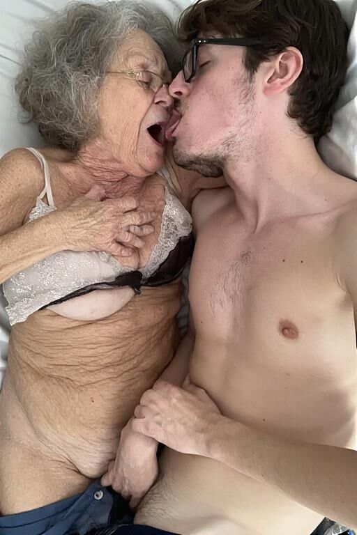 Homme et mamies au lit