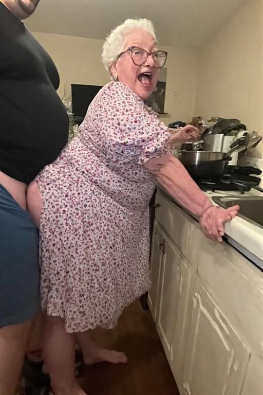 Mamie dans la cuisine