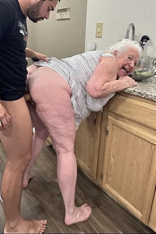 Mamie dans la cuisine