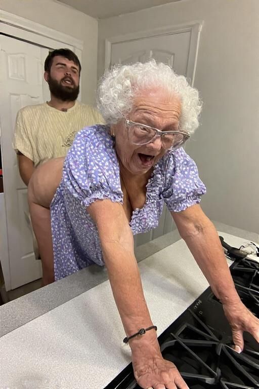Mamie dans la cuisine
