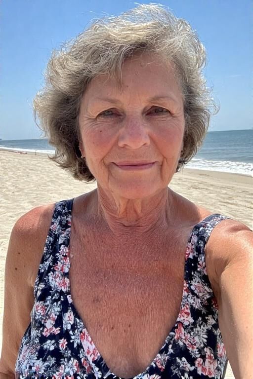 Femmes matures à la plage (NN)