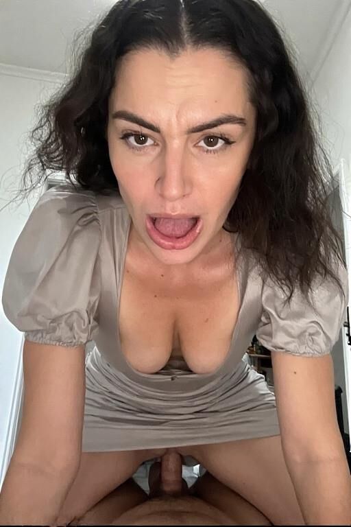 Женщины в платьях Cottagecore