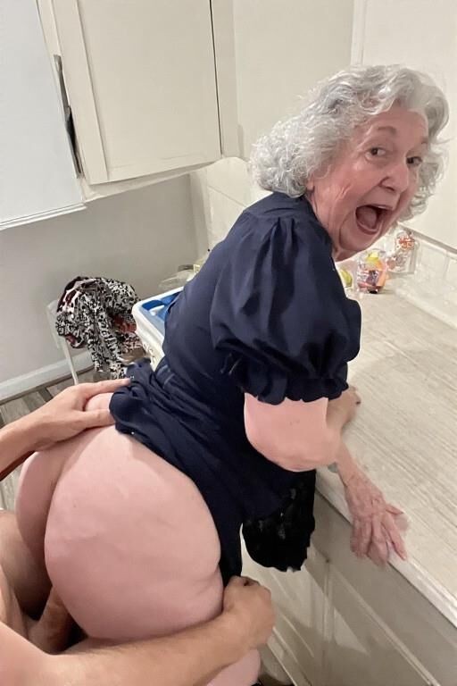 Mamie dans la cuisine