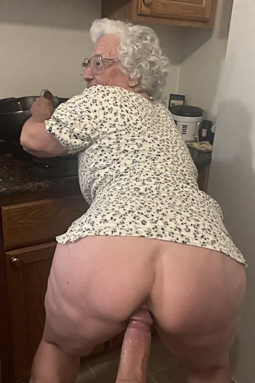 Mamie dans la cuisine