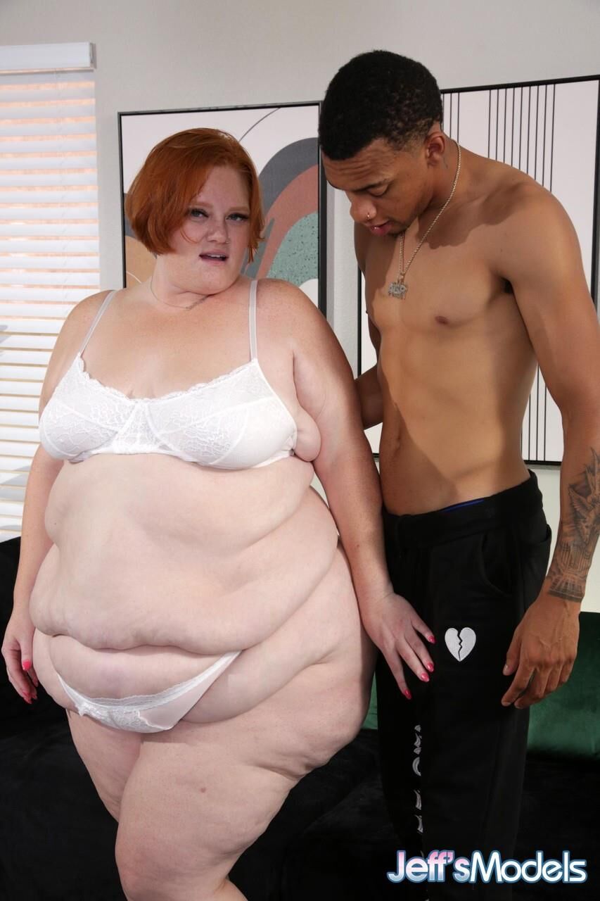 Julie Ginger SSBBW Pour Grosses Bites Blacks [Jeff's Models]
