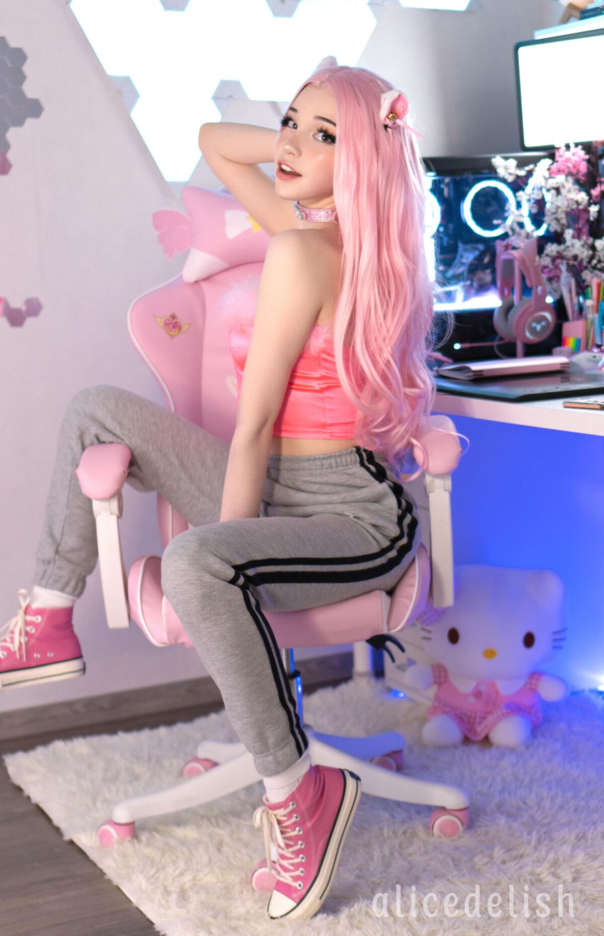 Alice Delish Happy Baby a reçu sa chaise de jeu rose