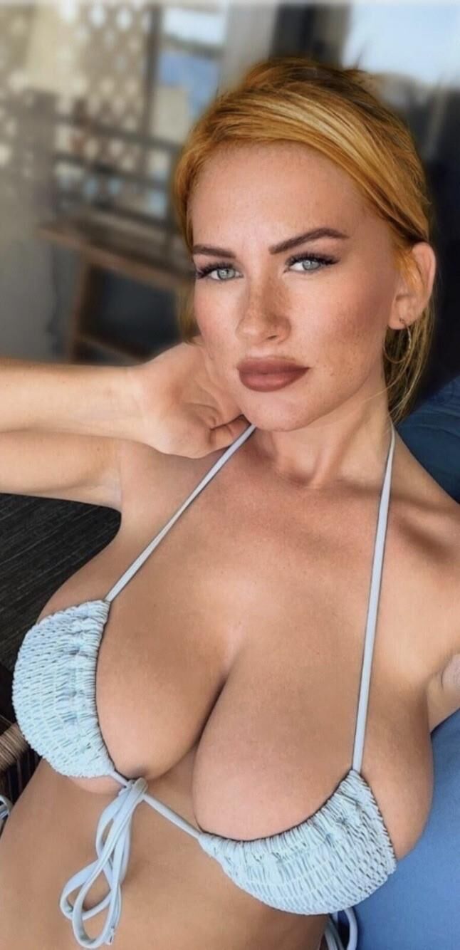 .. ,,,,,,,, ... pelirroja tetas masivas ... ,, ..