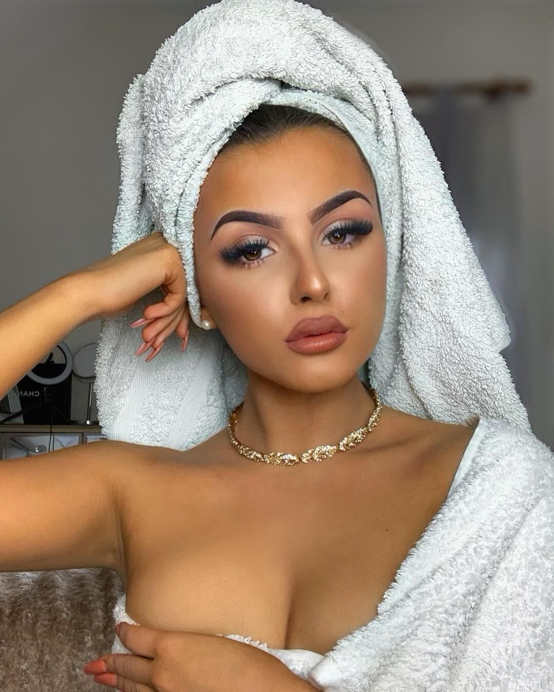 Chav Chav buckable hypersexualized