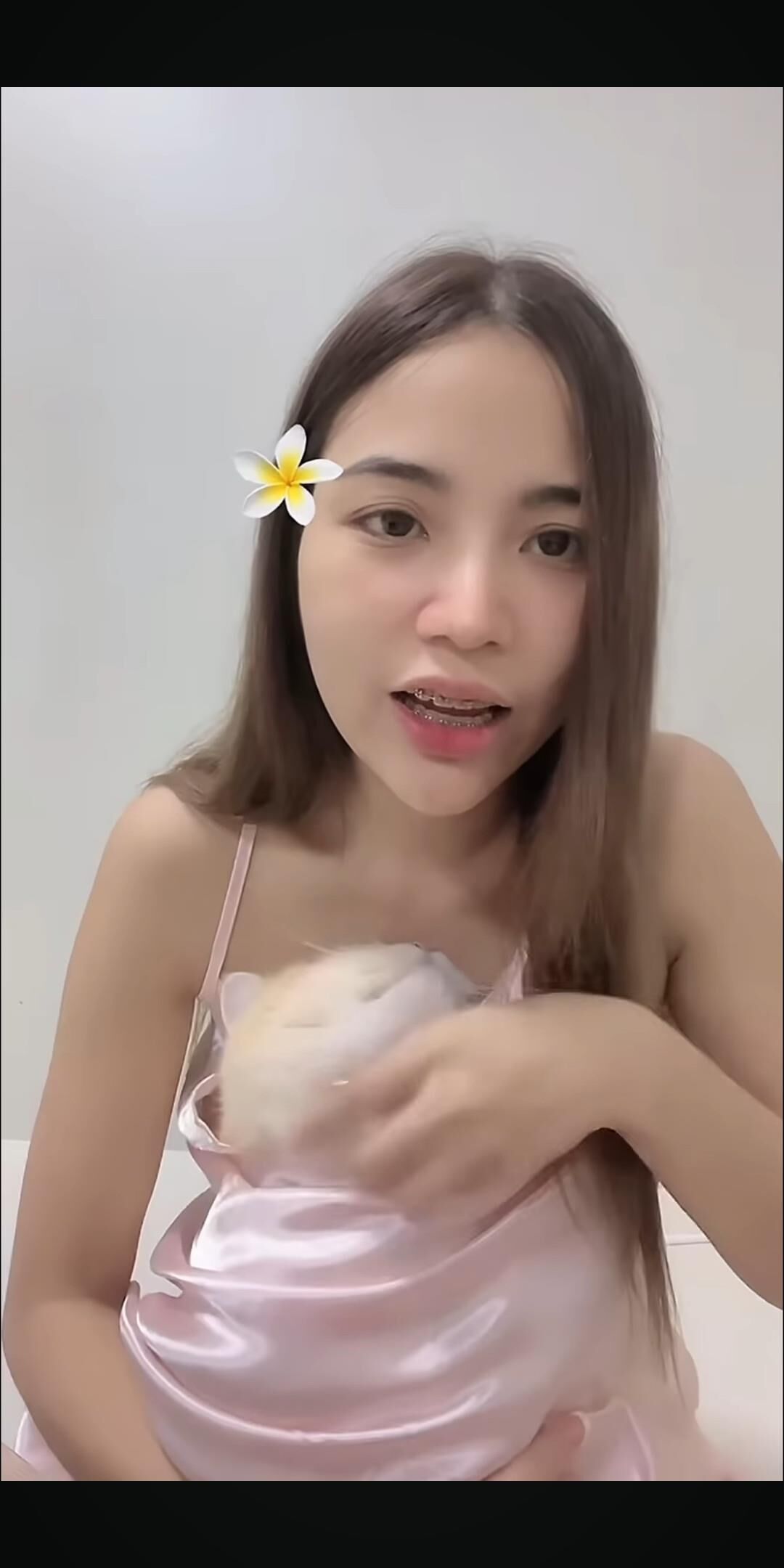 おっと乳首の覗き見