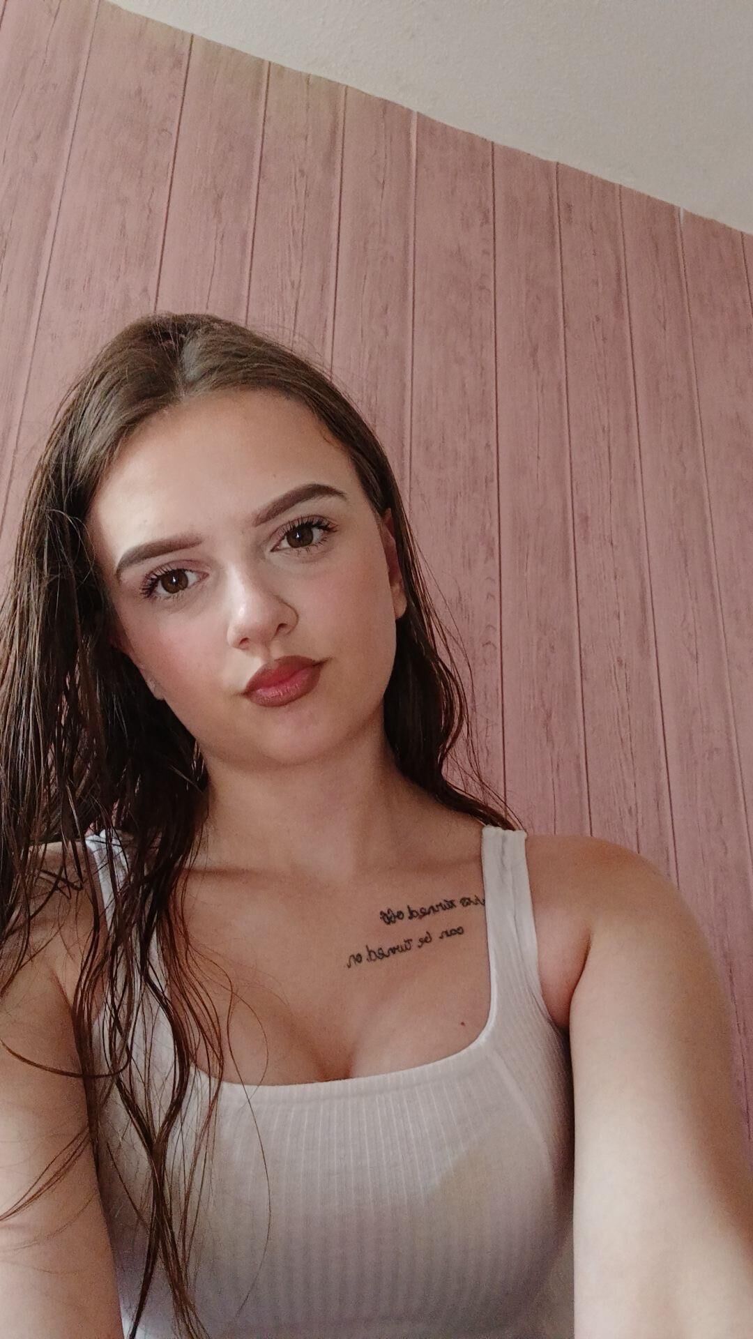 Teen salope Millie