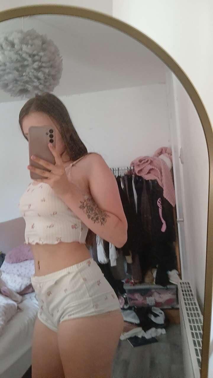 Teen salope Millie