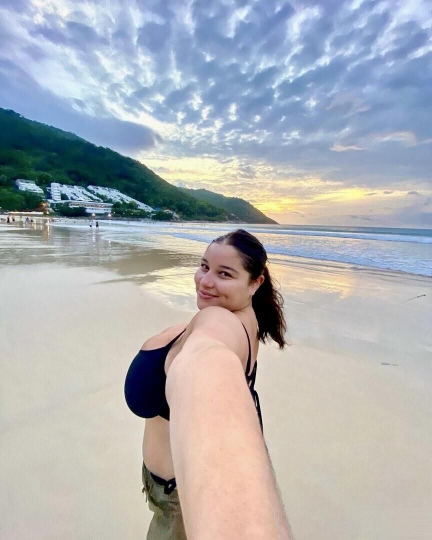 Iliana enormes tetas grandes bulto belleza youtuber niña mezcladas tiros calientes