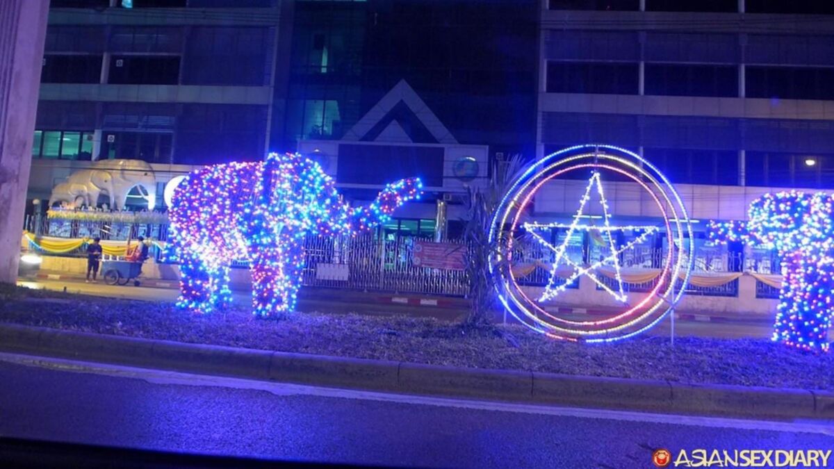 Prostitutas tailandesas na parte de Bangkok