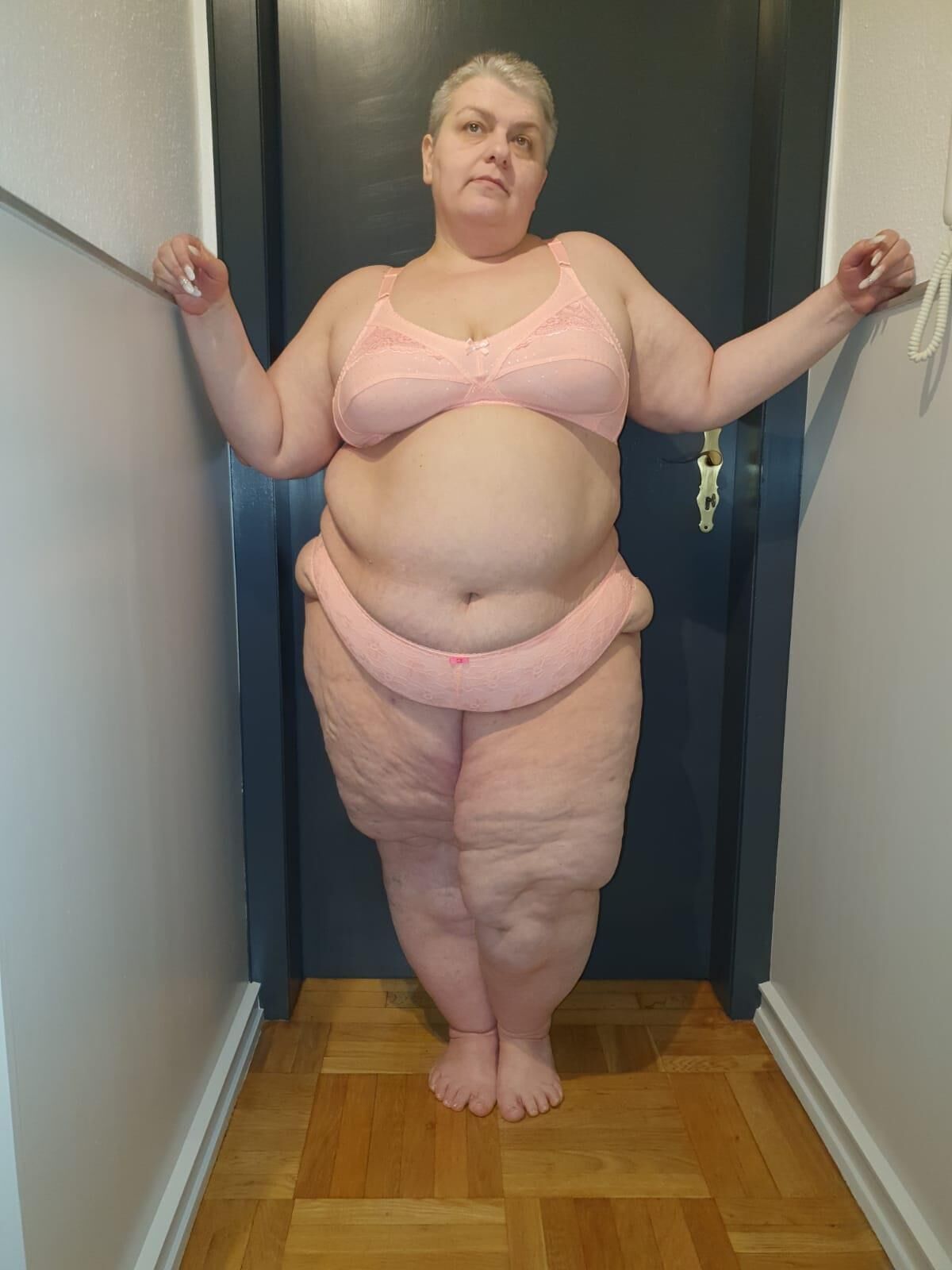 Кг ssbbw fat slut показывает, что гордится ее телом