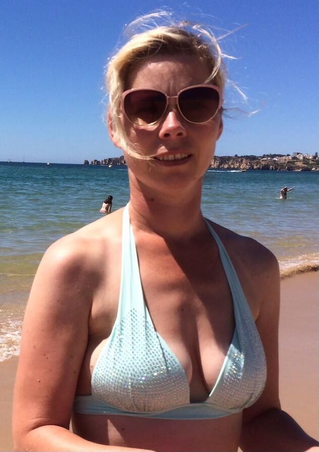 Esposa rubia traviesa nicola