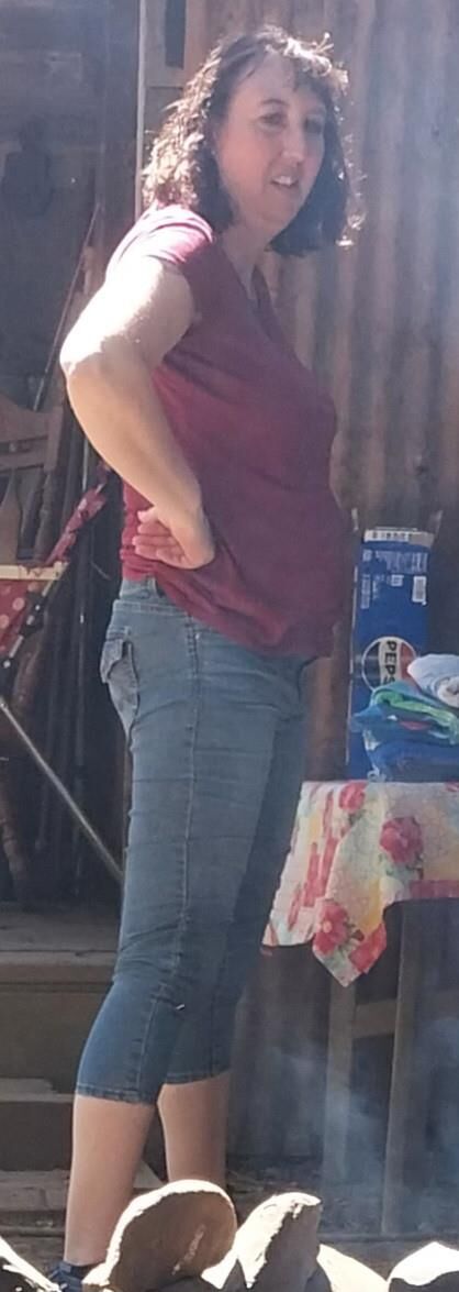 Uma bunda gostosa em jeans apertados, maldita, minhas formas de trabalho.