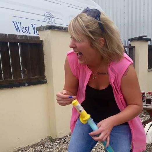 Blonde Yorkshire Raver quelque chose, non nu