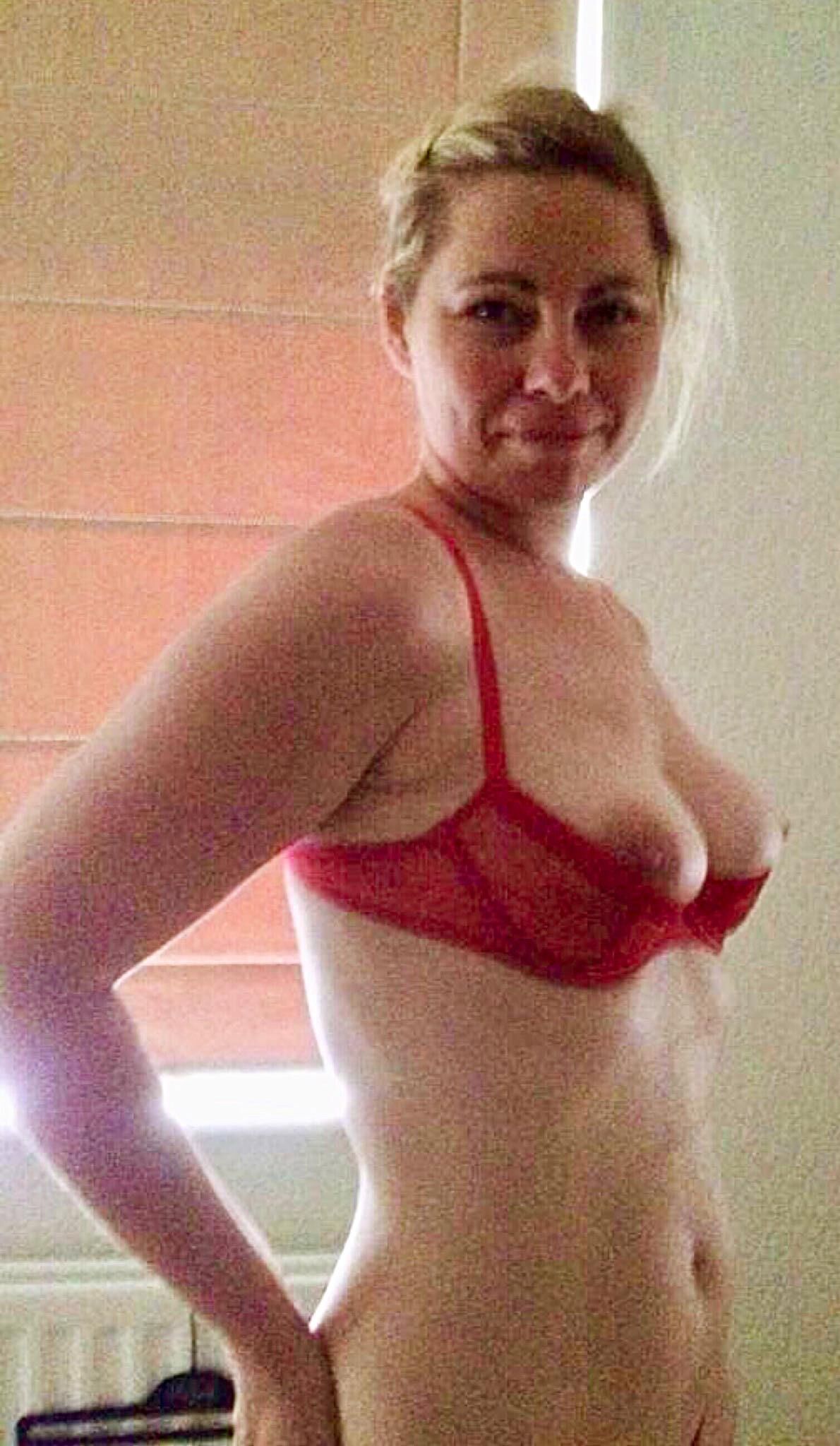 Esposa rubia traviesa nicola