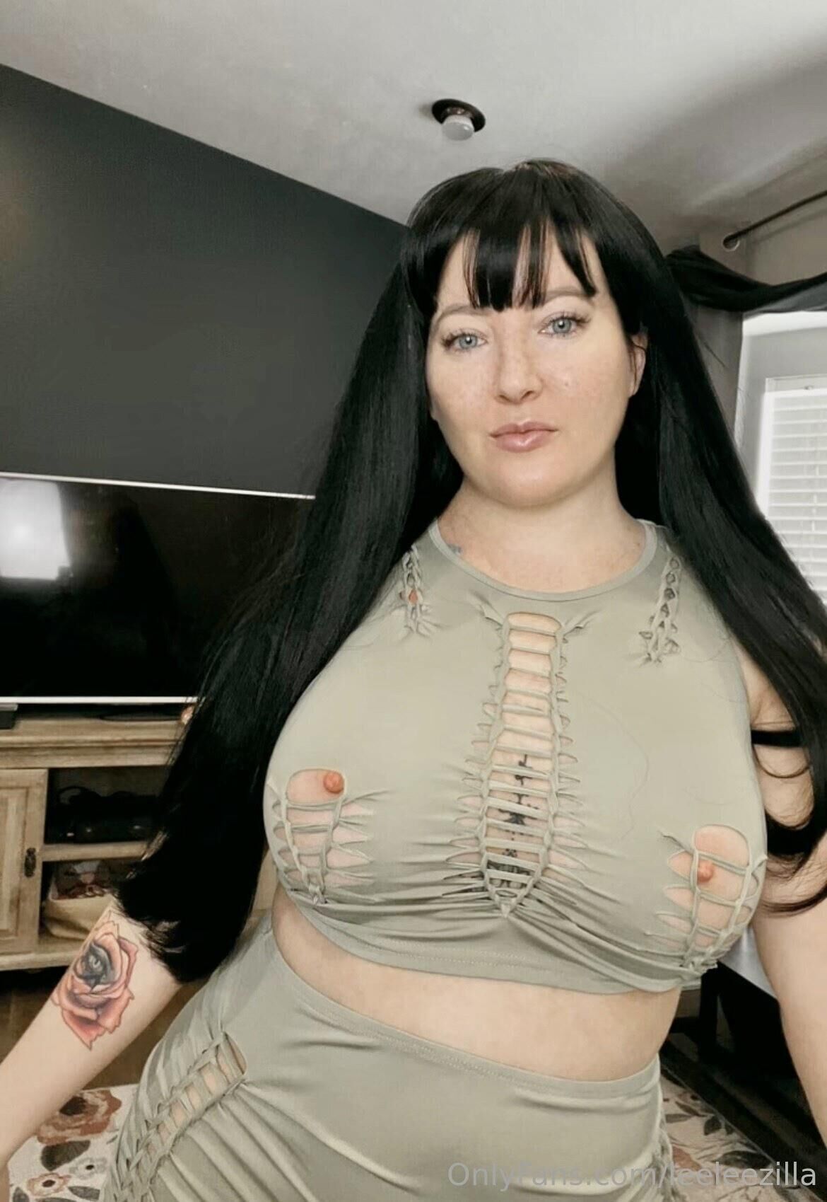 Lee Big Ass Big Boobs Tik Taker Milf Horny Hot Shots