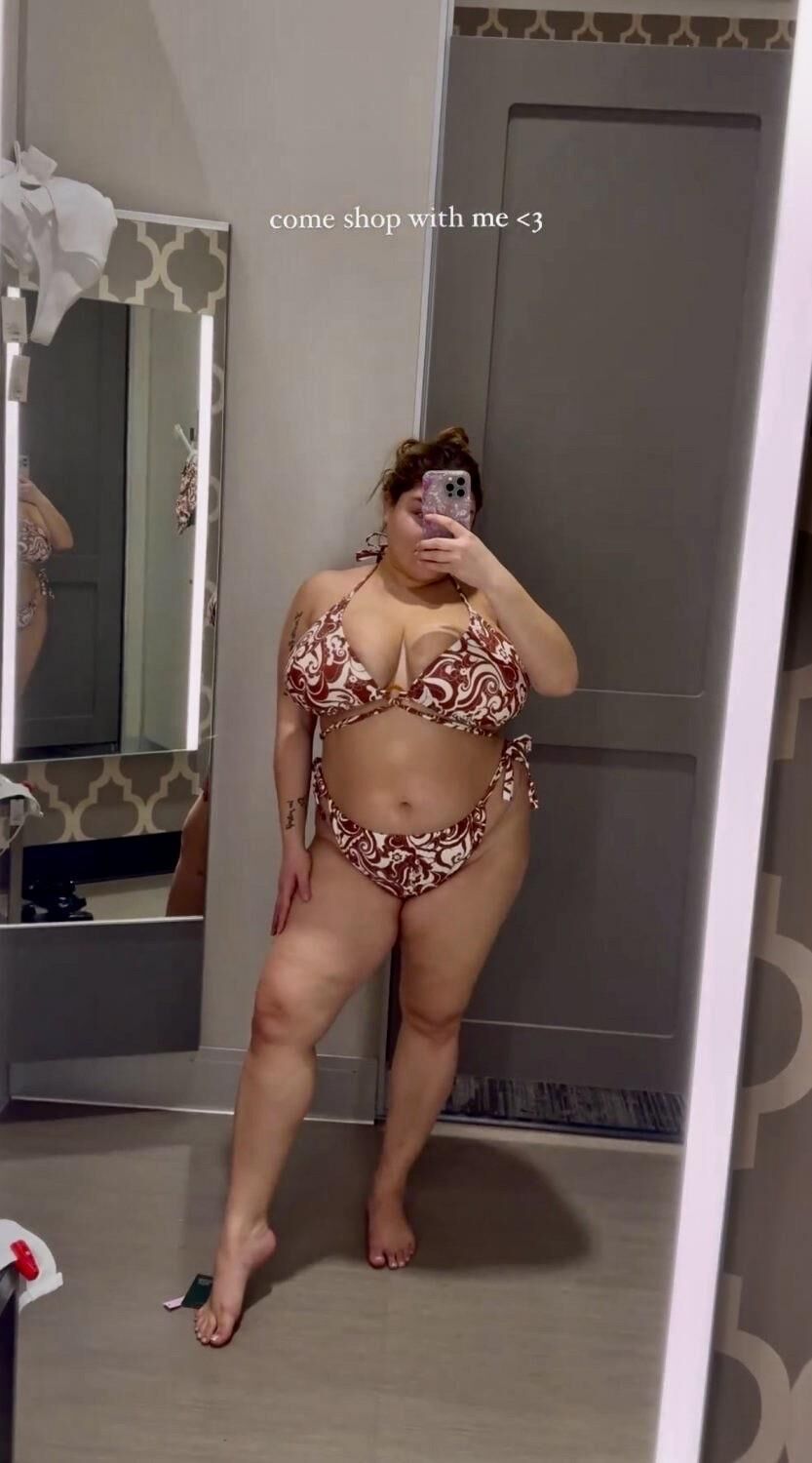 Iliana enormes tetas grandes bulto belleza youtuber niña mezcladas tiros calientes