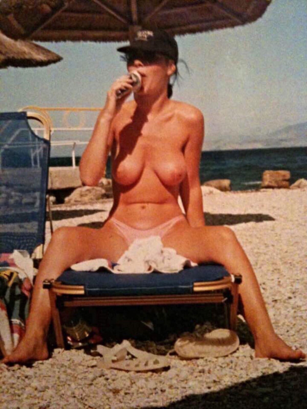 Esposa rubia traviesa nicola