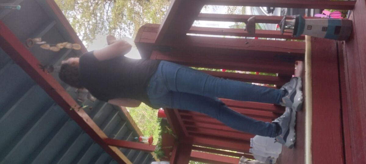 Uma bunda gostosa em jeans apertados, maldita, minhas formas de trabalho.
