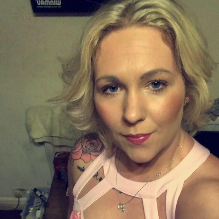 Blonde Yorkshire Raver quelque chose, non nu