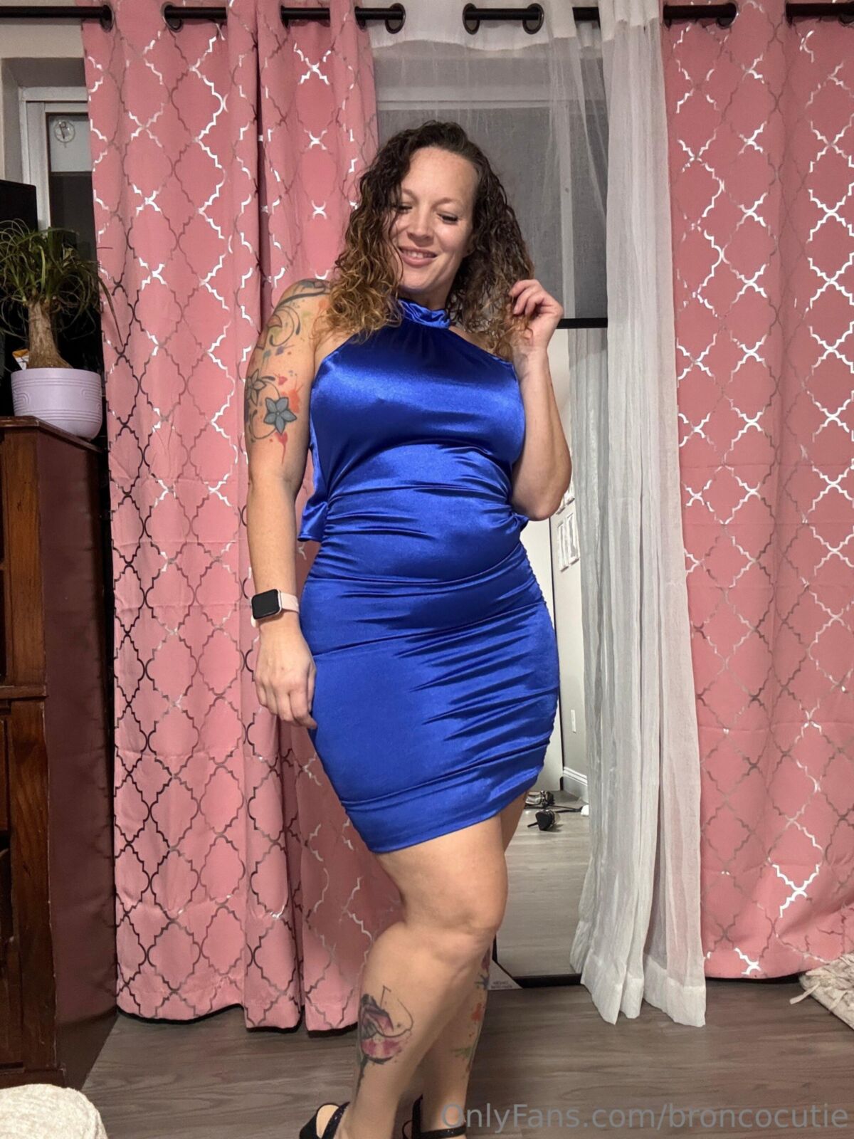 Rayna Big Ass Big Sups Curly Hair Horny Milf смешанные горячие выстрелы