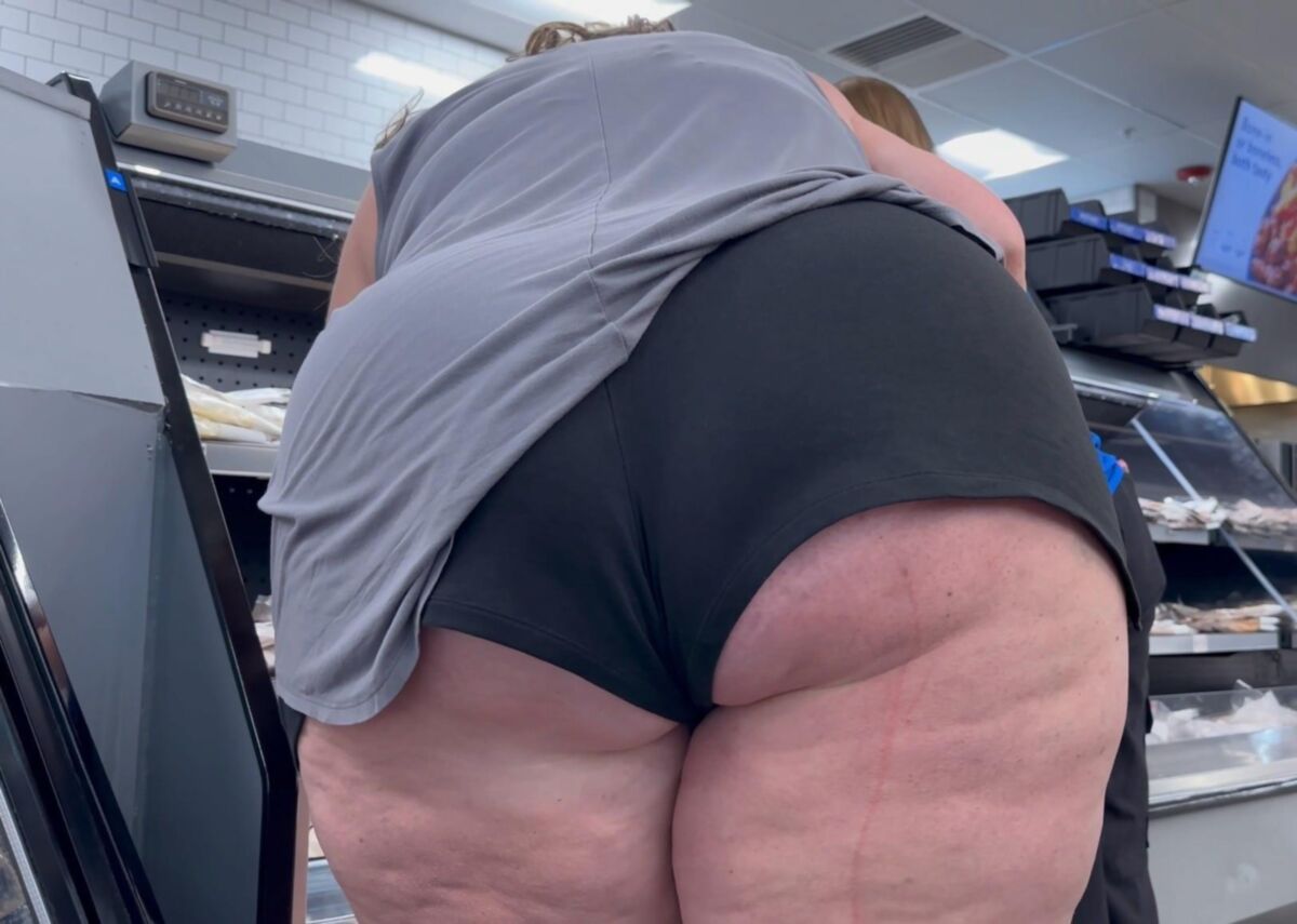 Candid BBW Big Ass Milf Cheeks en pantalones cortos