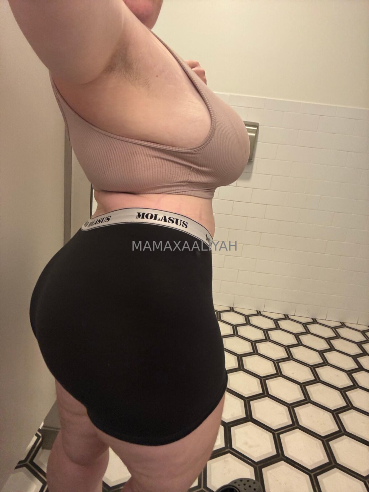 Aliyah énorme cul gros seins blonds bbw girl mixtes photos chaudes
