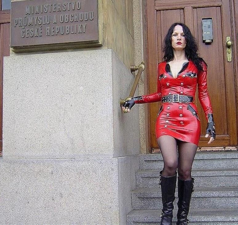 Baronin Euro Fetisch Dominatrix Domina reifen