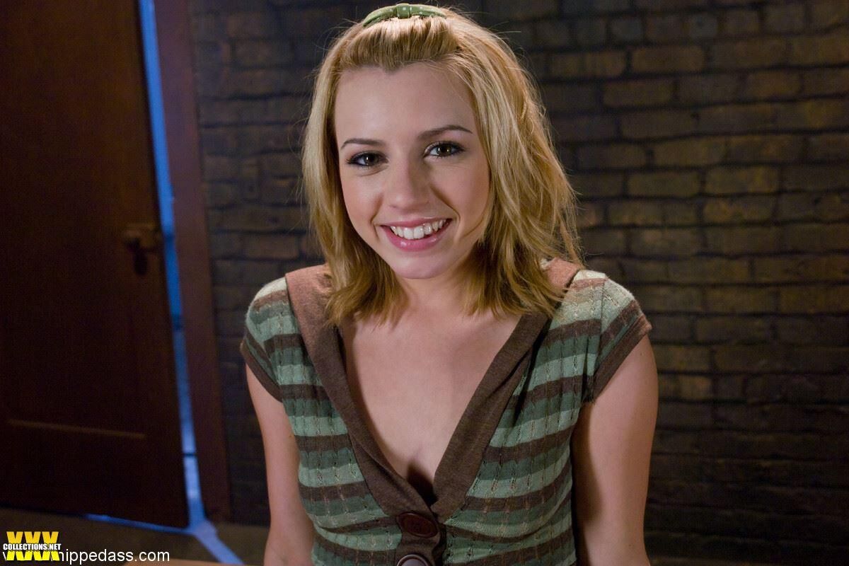 Lexi Belle verwandelte sich in Harmonys Spielzeug
