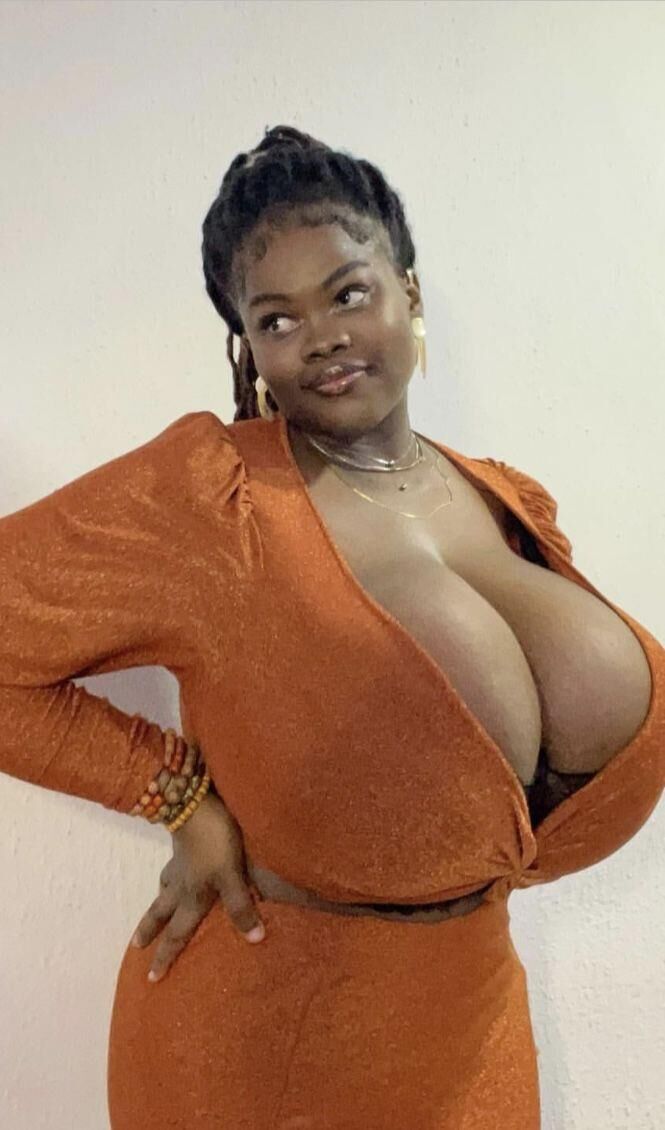 black Woman with big Titts 