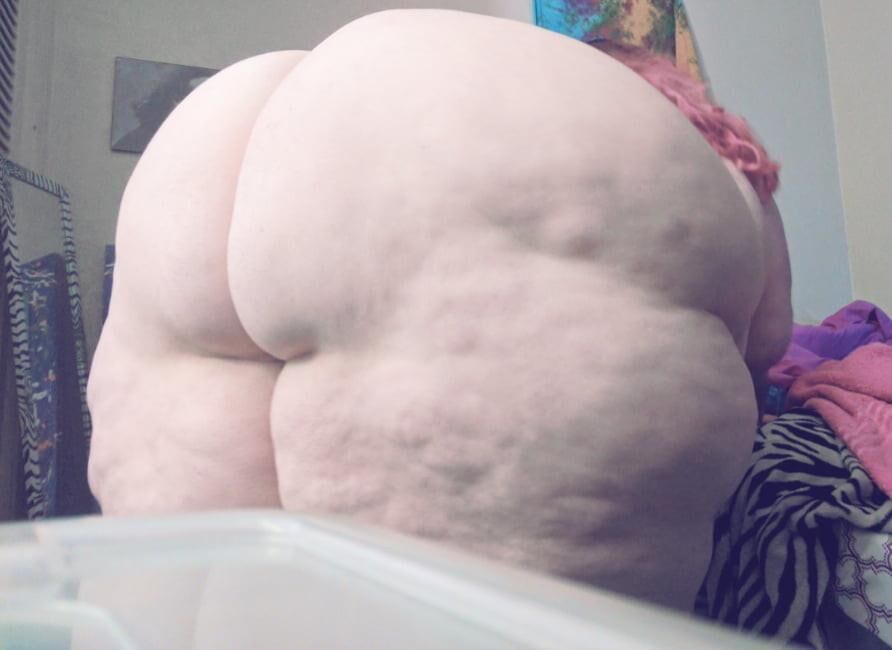 Gargantuan SSBBW задницы