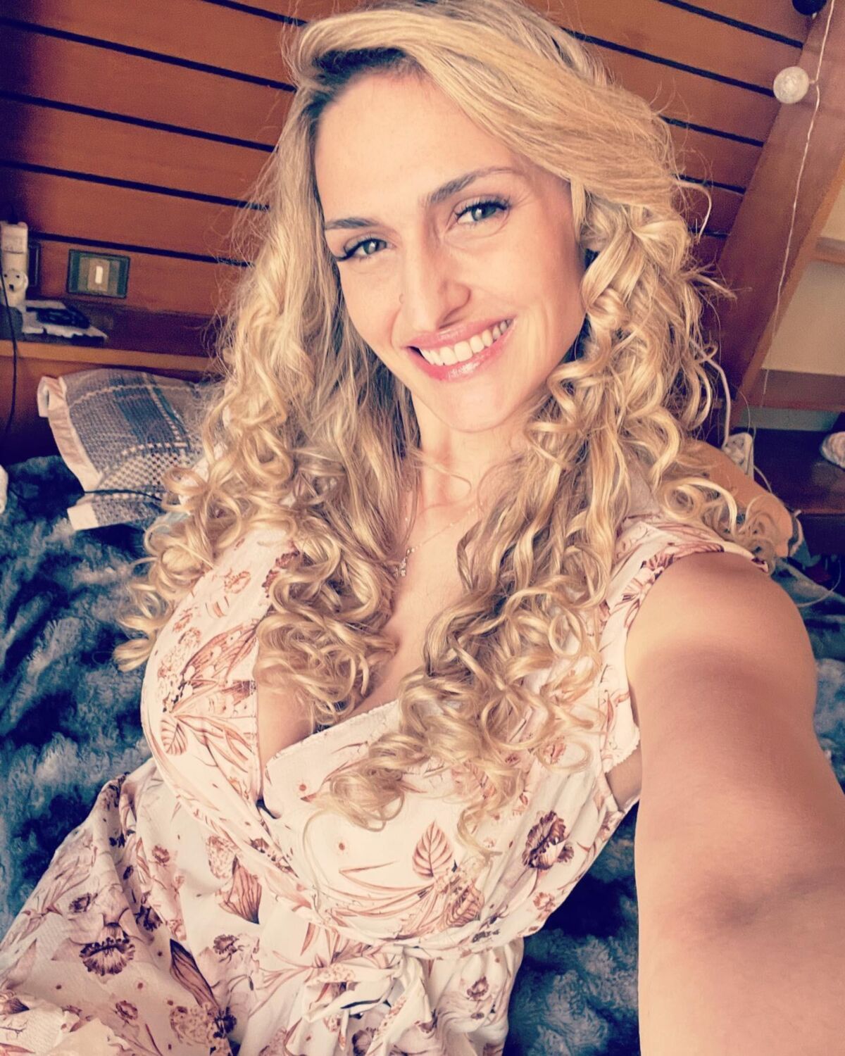 Esta mulher grega é digna de mulher madura?